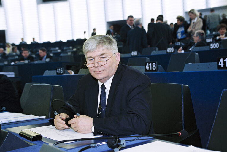 Fotogrāfija 3: MEP Alfred GOMOLKA in Plenary Session in Strasbourg