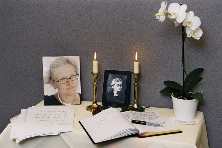 Condolences book in memory of Anna LINDH