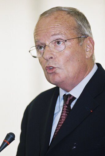 Foto 1: MEP Hugues MARTIN speaks in plenary session in Strasbourg