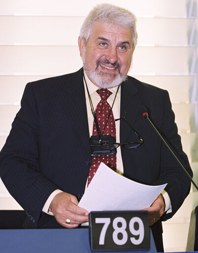 Fotografie 1: Portrait of Mep Alain ESCLOPE during the plenary session at the European Parliament in Strasbourg