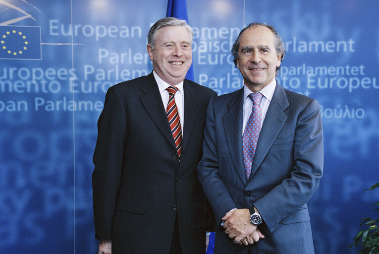 Foto 1: Pat COX - EP President meets with Ramon DE MIGUEL, Spanish European Affairs Minister