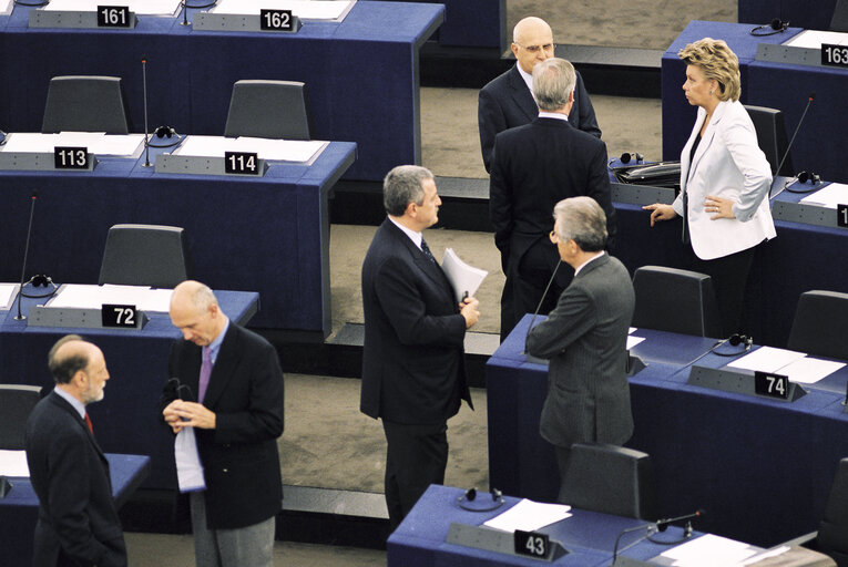 Φωτογραφία 1: Plenary session at the European Parliament in Strasbourg with the members of the new Commission.