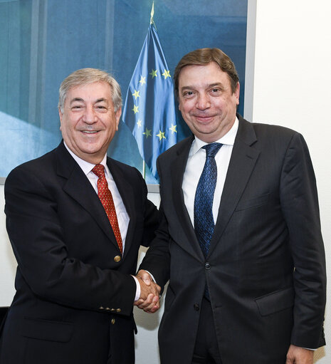 Fotogrāfija 2: Visit of Luis PLANAS PUCHADES - Minsiter of Agriculture, Fisheries and Food of  Spain  - Meeting with Karmenu VELLA - European Commissioner