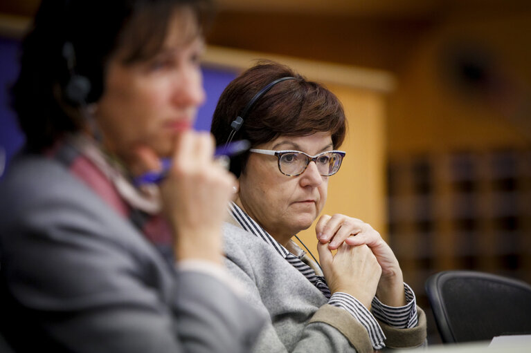 Foto 2: CONT committee meeting