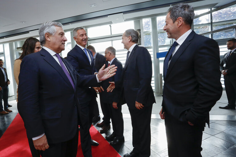 Снимка 18: Visit of the President of Montenegro . Official welcome