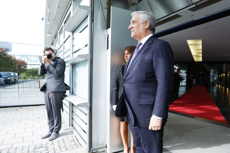 Foto 10: Visit of the President of Montenegro . Official welcome