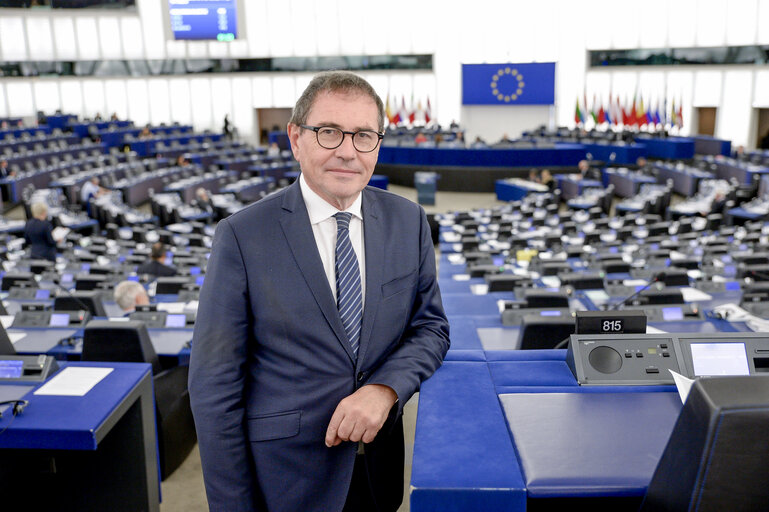 Photo 6 : Robert ROCHEFORT in the EP in Strasbourg