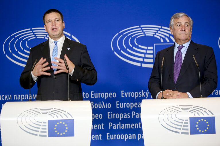 Photo 4 : Visit of the Prime Minister of Estonia . Press point