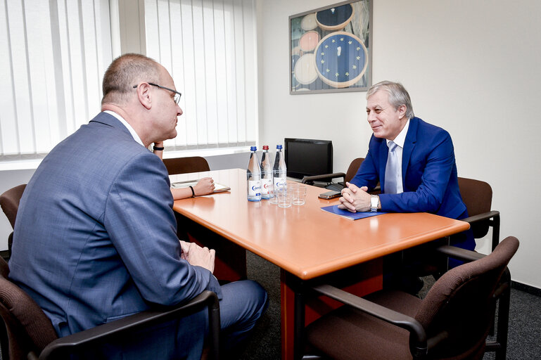 Zdjęcie 2: Lefteris CHRISTOFOROU MEP meets Tibor NAVRACSICS, Commissioner in charge of Education, Culture, Youth and Sport