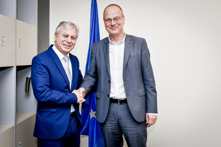 Zdjęcie 4: Lefteris CHRISTOFOROU MEP meets Tibor NAVRACSICS, Commissioner in charge of Education, Culture, Youth and Sport