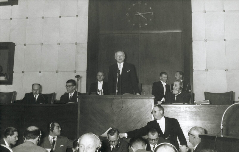 Fotografie 10: Election of Hans FURLER in November 1956