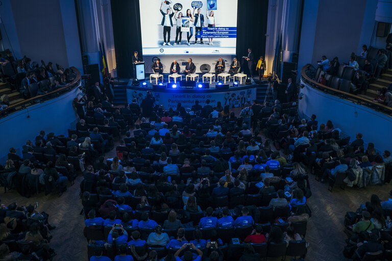 Fotografi 6: Conference of Presidents in Bucharest - Antonio TAJANI, EP President and other members of the European Parliament take part in an event with students at the University of Bucharest.