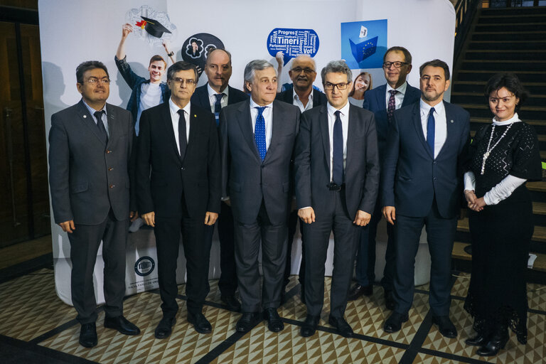 Fotografi 8: Conference of Presidents in Bucharest - Antonio TAJANI, EP President and other members of the European Parliament take part in an event with students at the University of Bucharest.