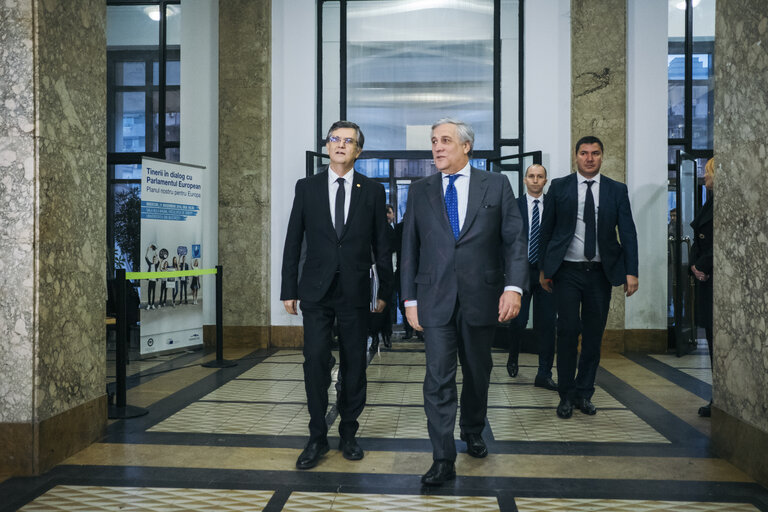 Fotografi 9: Conference of Presidents in Bucharest - Antonio TAJANI, EP President and other members of the European Parliament take part in an event with students at the University of Bucharest.