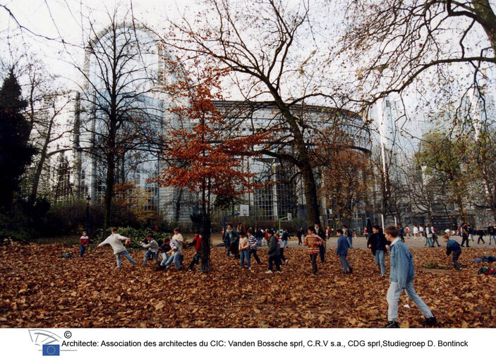 Photo 2 : Buildings of the European Parliament in Brussels in 2009