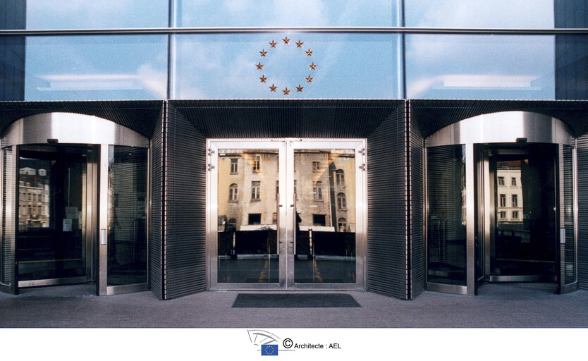 Foto 7: Buildings of the European Parliament in Brussels in 2009