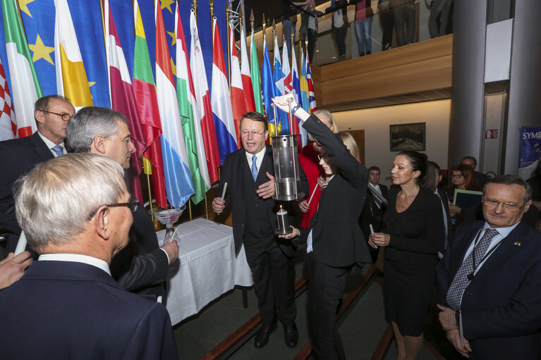 Foto 11: Handover ceremony of the Flame of Peace of Bethlehem