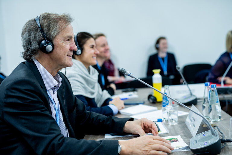 Fotografi 2: Jo Leinen - vice chair of the delegation of European Parliament to COP24  during the meeting with Ms Anukriti Hittle, Hawaii Climate Change Mitigation and Adaptation Coordinator at HawaiiDepartment of Land and Natural Resources