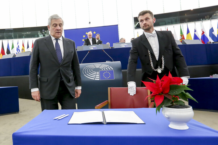 Photo 7 : EP Plenary - General Budget 2019 - signing ceremony