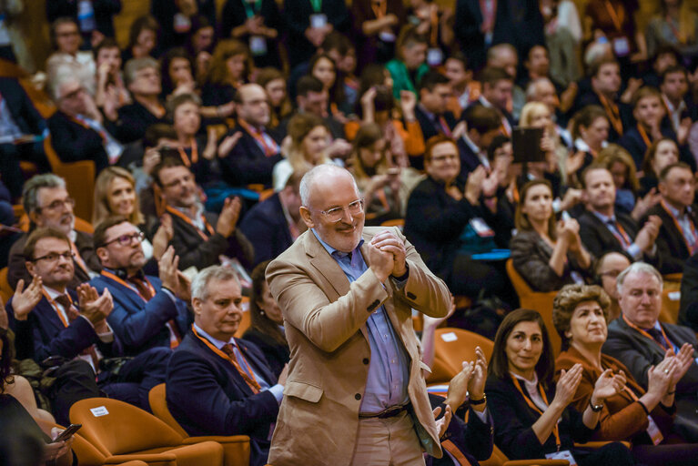 Valokuva 3: XI PES Congress in Lisbon - kick off EU election race with Frans Timmermans as lead candidate