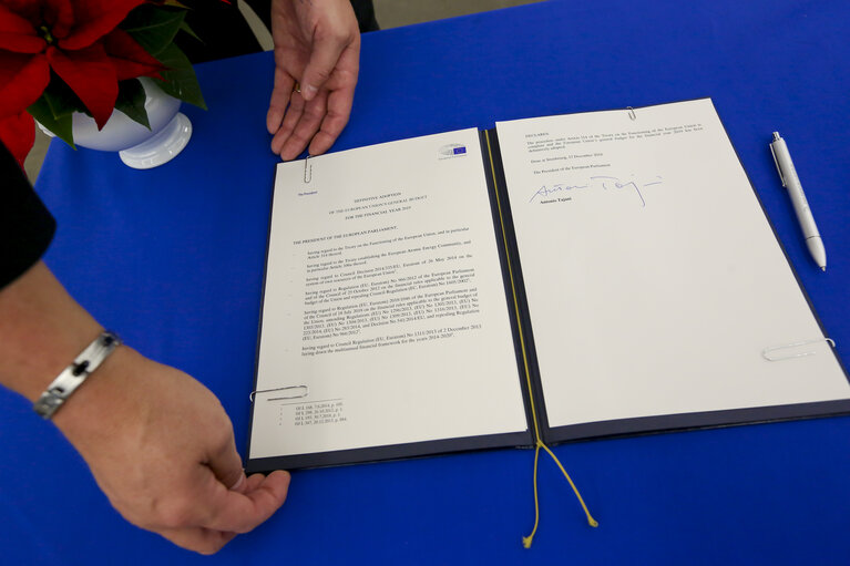 Fotografija 2: EP Plenary - General Budget 2019 - signing ceremony