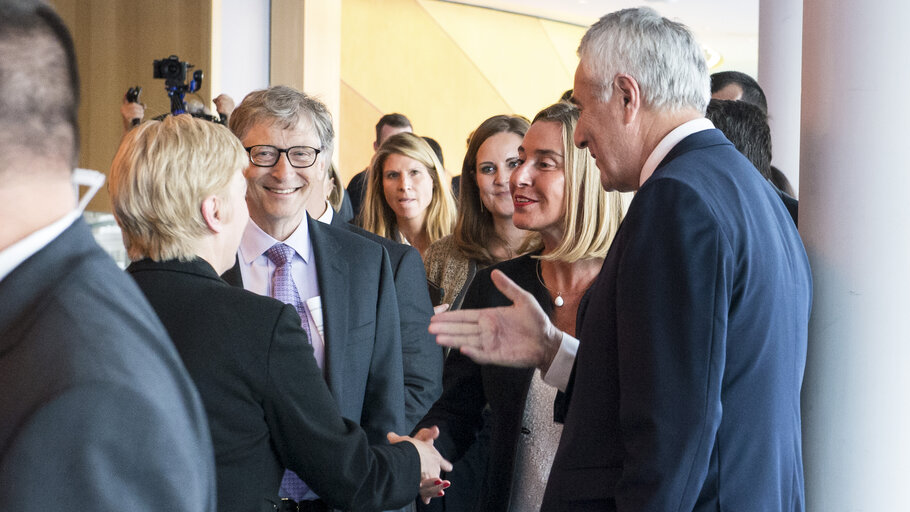 Foto 3: Federica MGOGHERINI, High Representative of the Union for Foreign Affairs and Security Policy, meets with Bill GATES