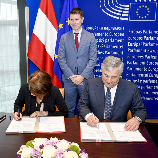 Zdjęcie 13: Lex signing ceremony