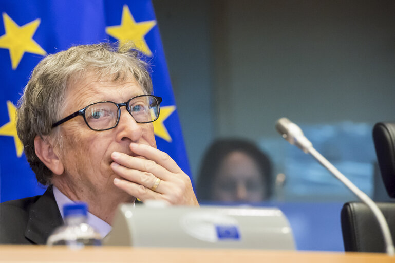 Foto 1: Federica MGOGHERINI, High Representative of the Union for Foreign Affairs and Security Policy, meets with Bill GATES