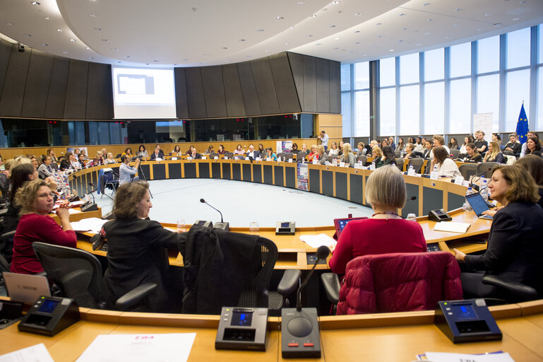 Fotografie 15: Women's European Council (WEUCO)