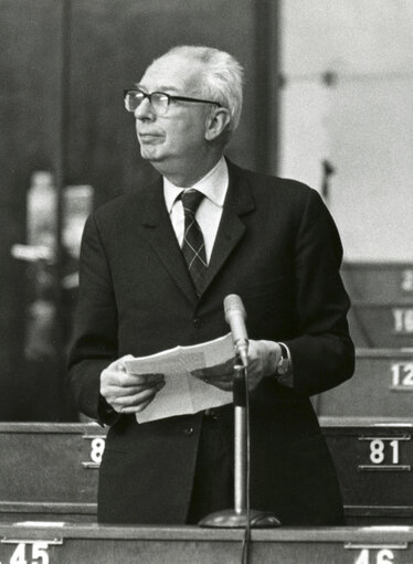 Fotografi 3: Plenary session in February 1975