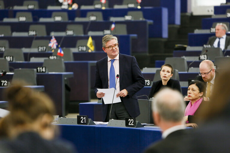 Φωτογραφία 3: EP plenary session - Increasing EU resilience against the influence of foreign actors on the upcoming EP election campaign