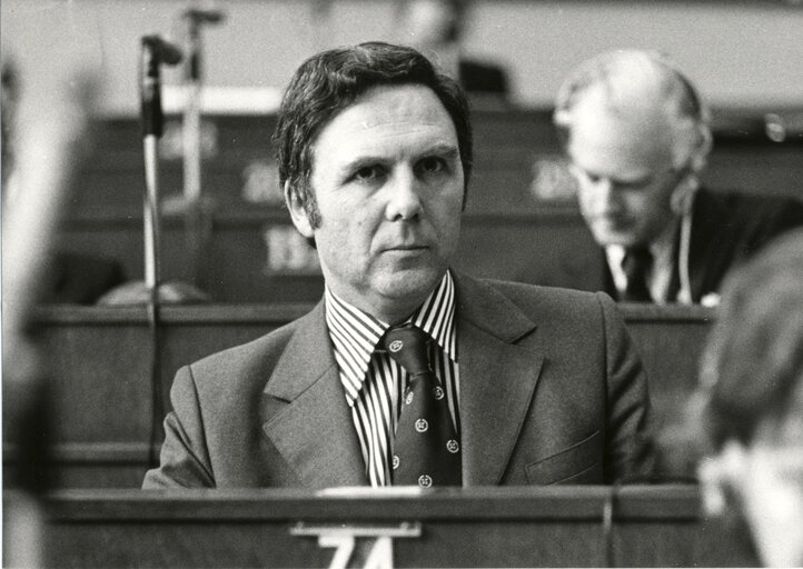 Valokuva 2: Plenary session in February 1976