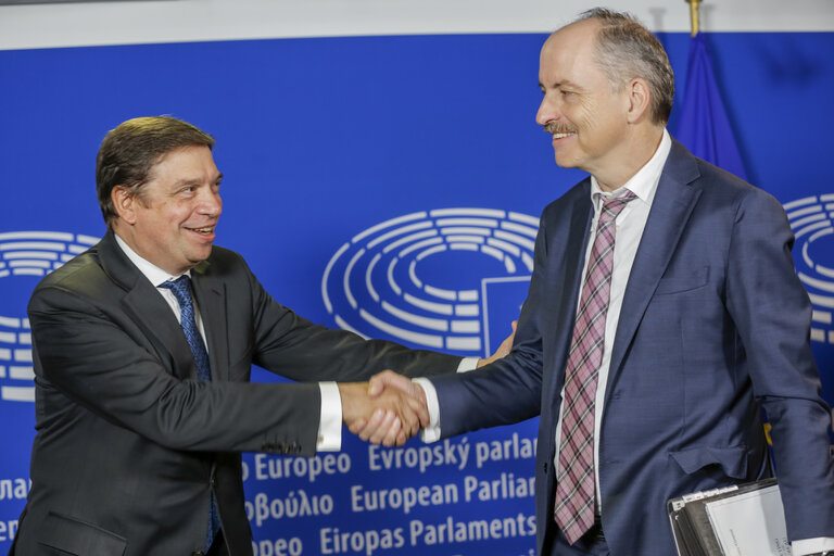 Foto 7: Antonio TAJANI - EP President meets with Luis PLANAS PUCHADES, Spanish Minister of Agriculture, Fisheries and Food