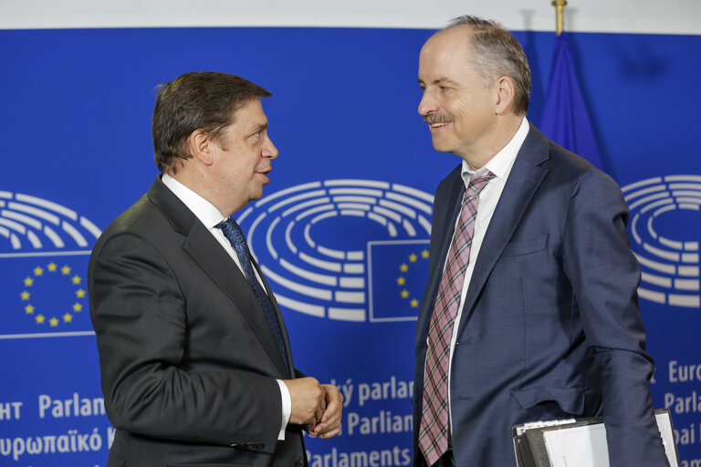 Снимка 6: Antonio TAJANI - EP President meets with Luis PLANAS PUCHADES, Spanish Minister of Agriculture, Fisheries and Food