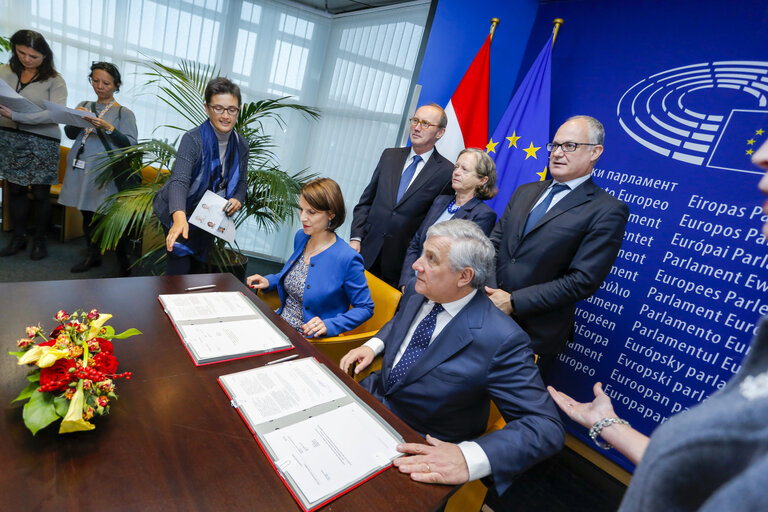 Zdjęcie 10: Lex signing ceremony