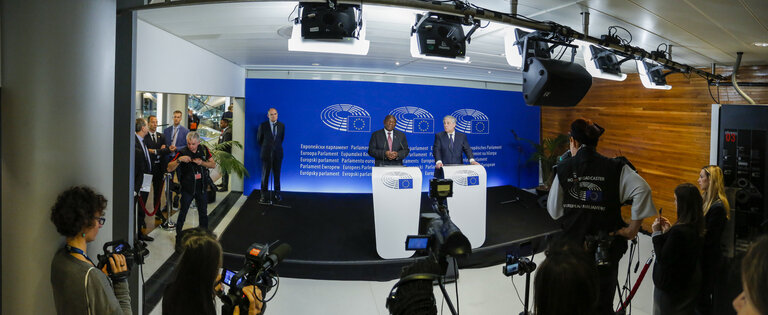 Fotografija 1: Visit of Cyril RAMAPHOSA, President of the Republic of South Africa. Joint Press statement