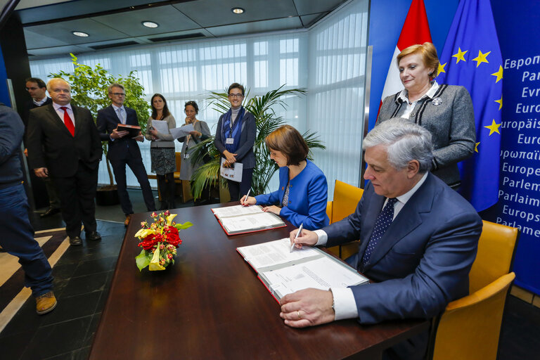 Zdjęcie 5: Lex signing ceremony