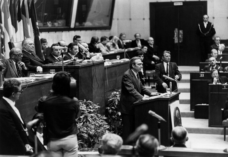 Photo 5: Plenary session in February 1975