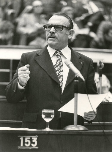 Valokuva 10: Plenary session in February 1976