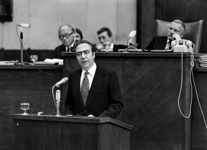 Fotografija 6: Plenary session in February 1975