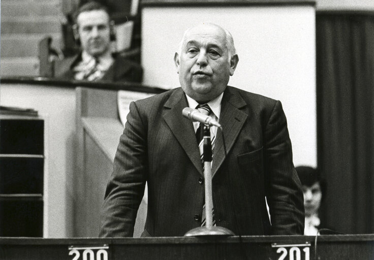 Valokuva 11: Plenary session in February 1976