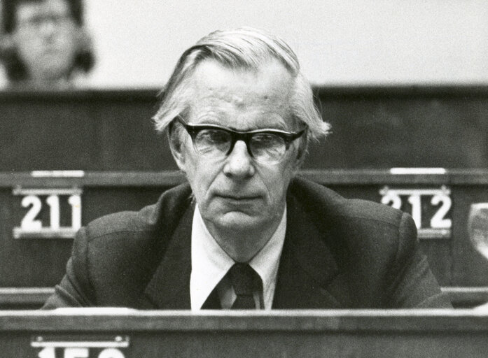 Fotografi 7: Plenary session in February 1975