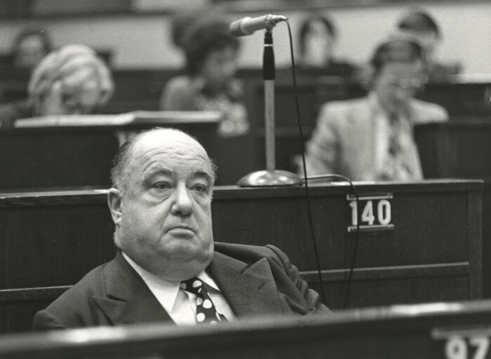 Fotografia 1: Plenary session in February 1975