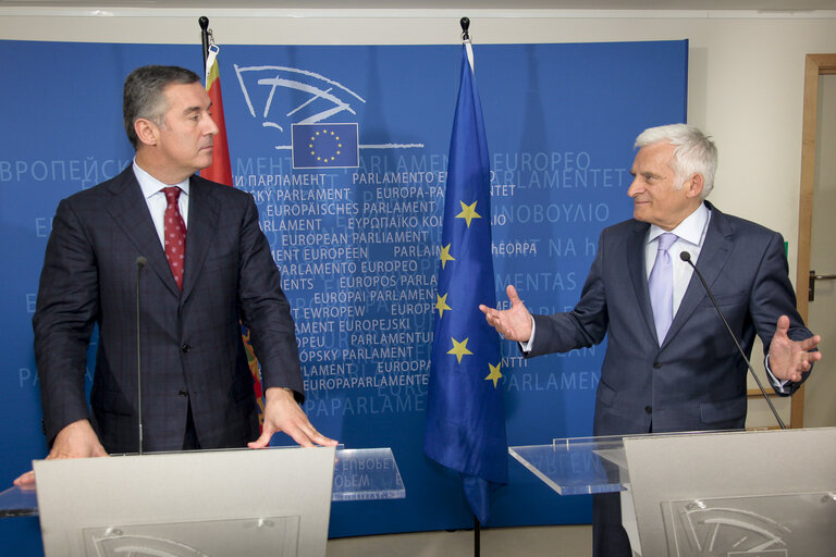 Valokuva 7: Meeting BUZEK with DJUKANOVIC, Montenegro Prime Minister