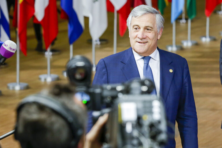 Valokuva 6: European Council 18 October 2018: arrival of Antonio TAJANI, EP President, statement