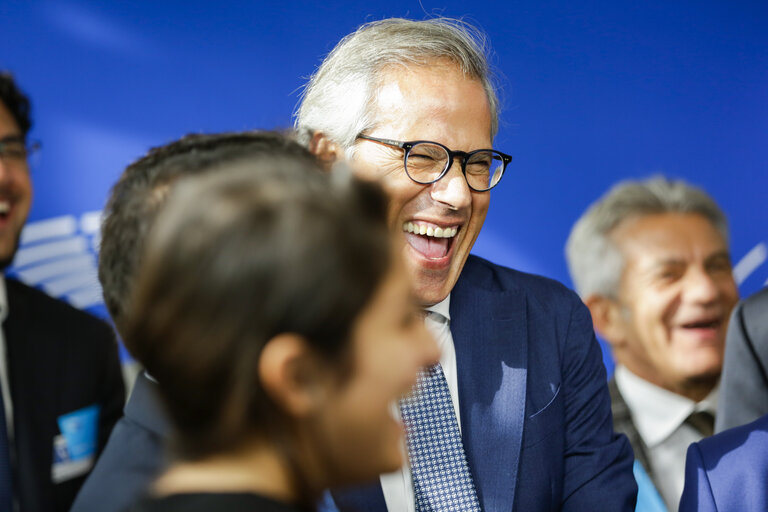 Fotografi 3: Antonio TAJANI - EP President meets with a group of visitors MEP Salvatore CICU