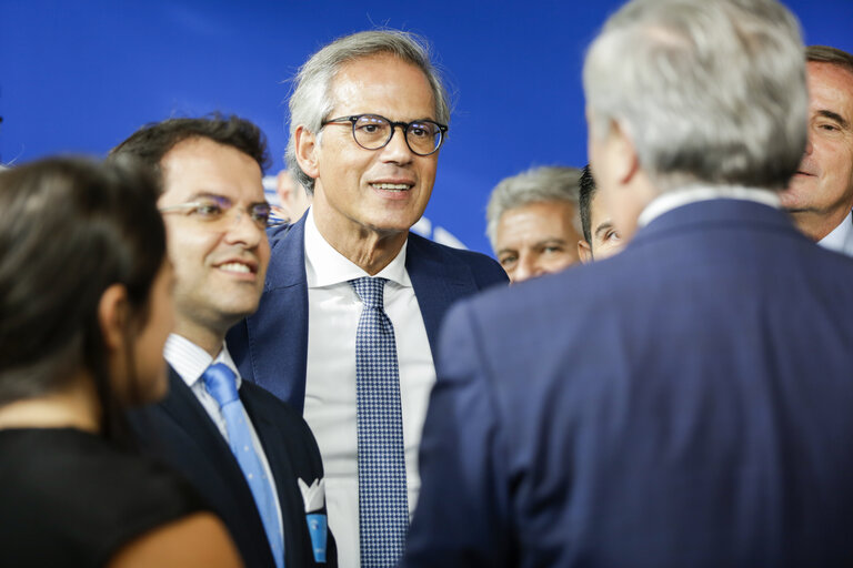 Fotografi 5: Antonio TAJANI - EP President meets with a group of visitors MEP Salvatore CICU