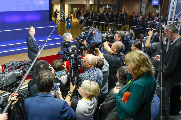 Valokuva 11: European Council 18 October 2018: arrival of Antonio TAJANI, EP President, statement