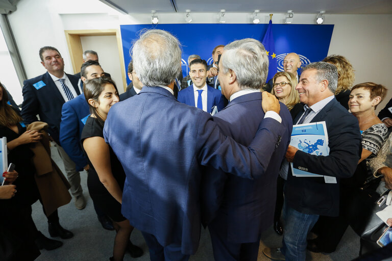 Fotografi 10: Antonio TAJANI - EP President meets with a group of visitors MEP Salvatore CICU