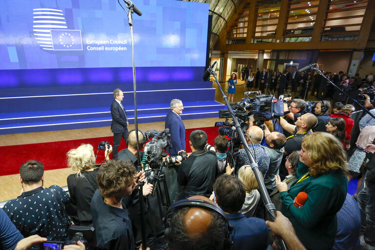 Valokuva 12: European Council 18 October 2018: arrival of Antonio TAJANI, EP President, statement